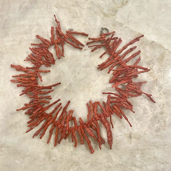 Coral twig statement necklace - Picture 5 of 16